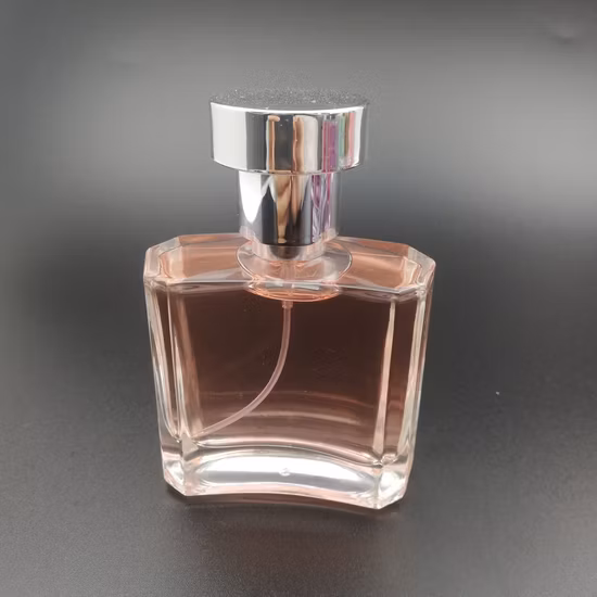 30ml 50ml 70ml Frasco de vidro de perfume de luxo para cuidados de beleza com pulverizador frisado e tampa de plástico para embalagem de cosméticos Frasco vazio